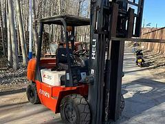 1.5吨升4米，3.5吨升高5.5米带侧移二手叉车