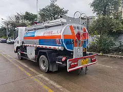 解放5吨油罐车一年车只跑了4000公里,现工地完工
