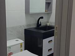 出售精装修七小学区房