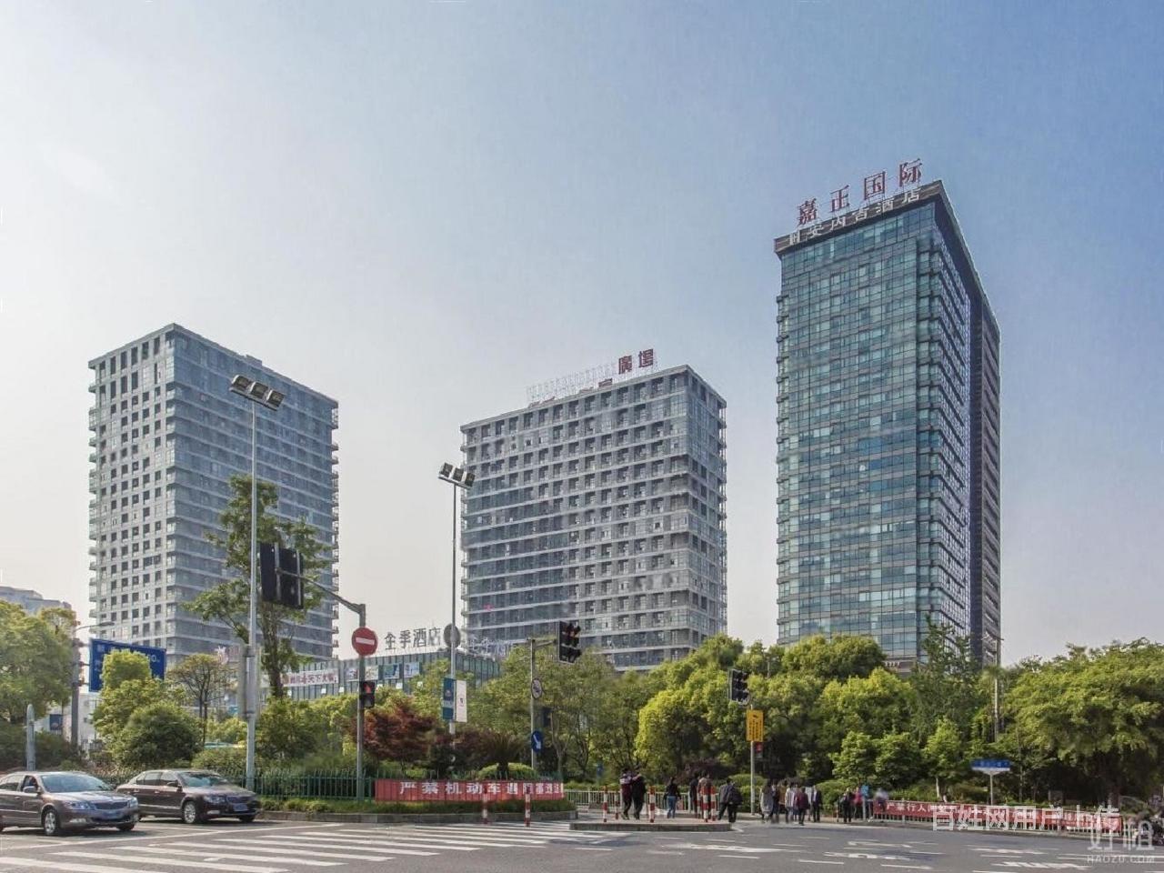 安亭地铁口财富广场精装loft2600包物业独立卫 - 上海嘉定安亭写字楼