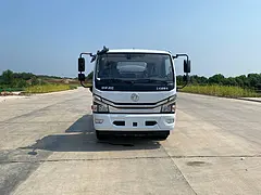 东风多利卡D6新款上市五吨油罐车