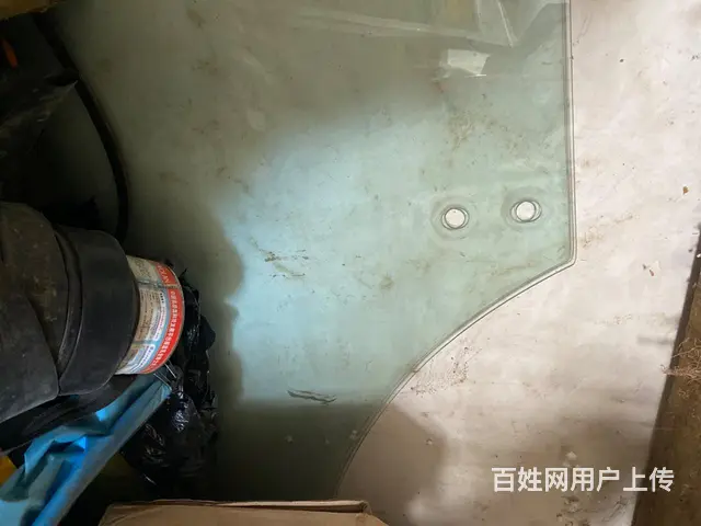 约翰迪尔拖拉机高配右侧车门玻璃 - 图片 2