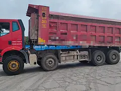 前四后八自卸车