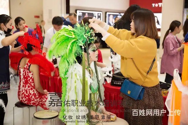 学化妆找三都嘉佑彩妆美甲服务中心 - 图片 5