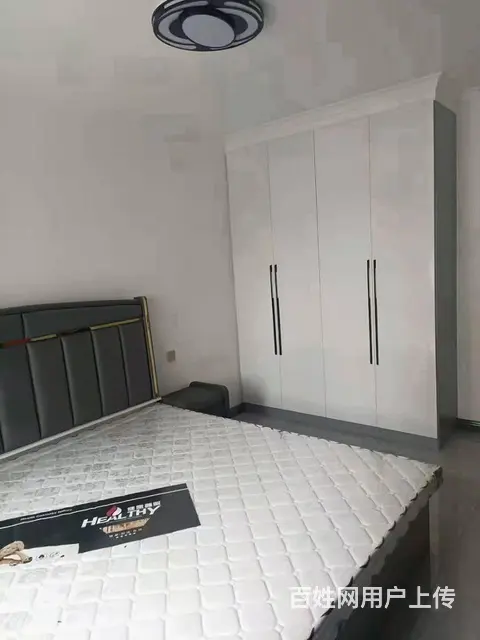 出租精装地热 每月一千 附近 - 图片 1