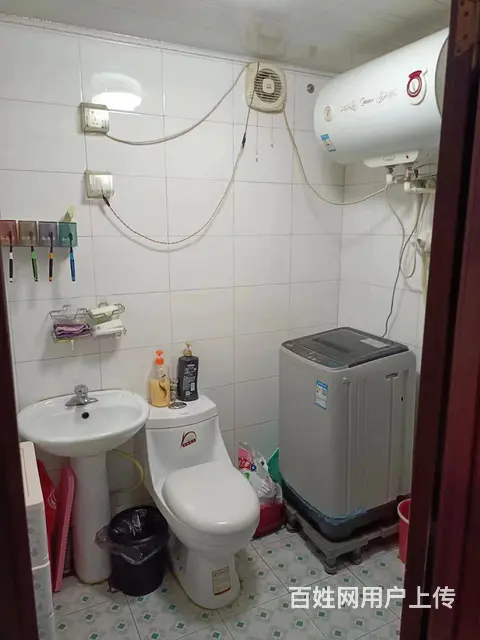 [偷笑]出租[偷笑]大学附近，8楼，7500包 - 图片