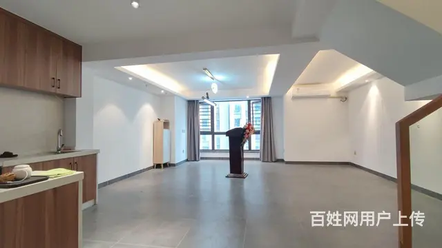 万达楼上 有设计感氛围办 公招租 - 图片 3