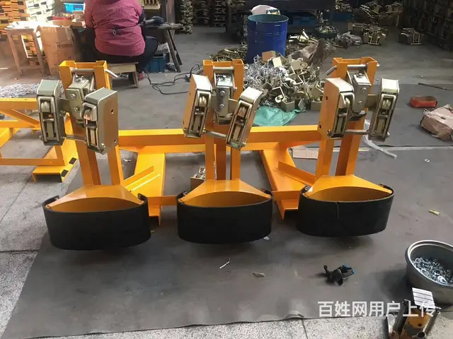 大连油桶倒料车倒料器堆高车手推液压油桶车油桶吊具 - 图片 5
