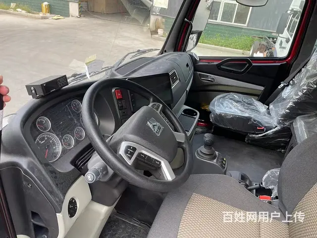 重汽豪沃6米8生鲜运输绿通版冷藏车可以拉多少吨白条猪 - 图片 4