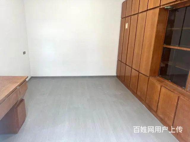 桂花路紧邻四小一中三室便宜卖可停车带煤棚产证齐全市中心 - 图片 3