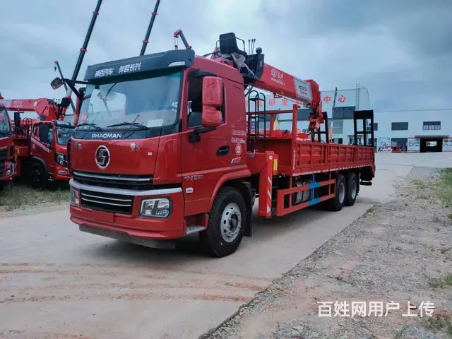 T5单排8吨五节臂6.1米货箱随车吊 - 图片 1