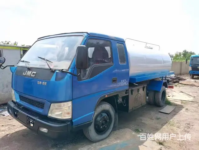 出售全新江铃油罐车，价格便宜 - 图片 1
