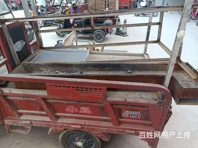 八成新三轮车，带煤气灶，餐蓬，雨伞。还有一套烧烤 - 图片 3