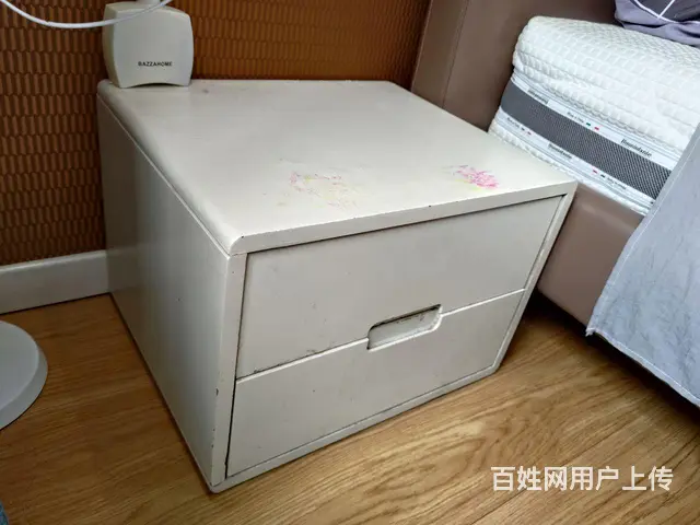 低价诚信出售自用纯实木油漆床头柜拉！ - 图片 3