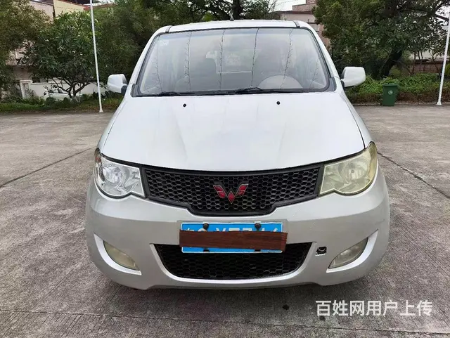 五菱宏光面包车7座 - 图片 1