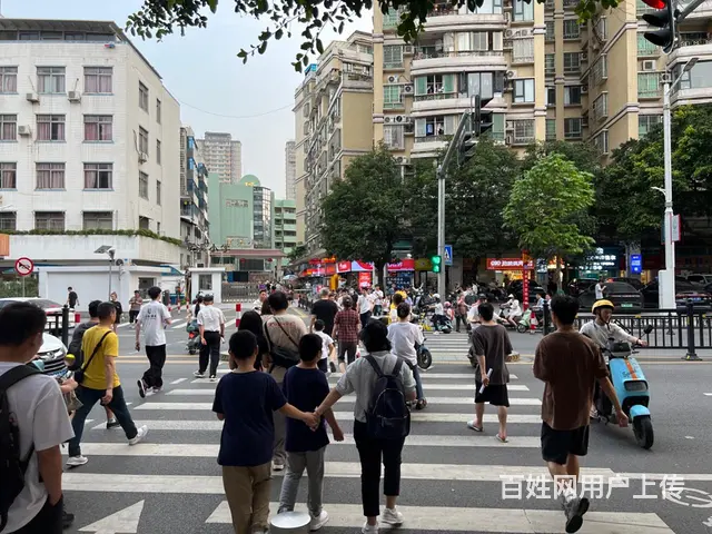 京溪南方医院地铁站春兰花园十字路口临街商铺出租 春兰花园斑马 - 图片 2