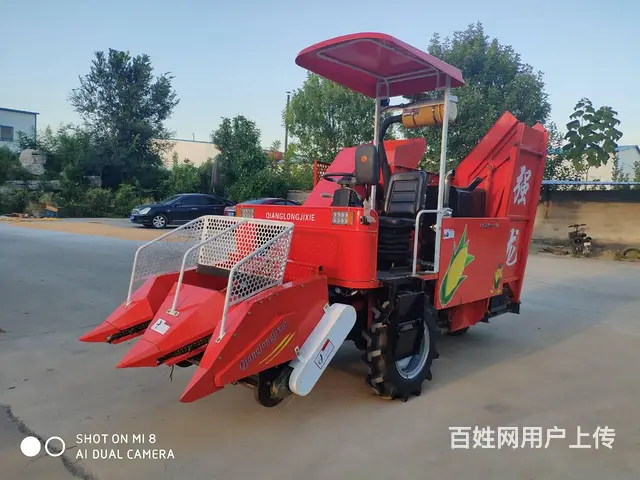 小型两行玉米收割机，收割速度快、转向灵活 - 图片 1