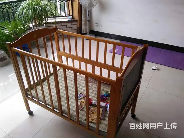 自贡二手婴儿床，居家实木可移动婴儿床 - 图片 2