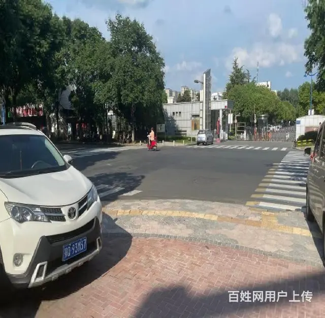 可做餐饮 河海旁开间一拖二拐角铺 人流稳定 - 图片 1