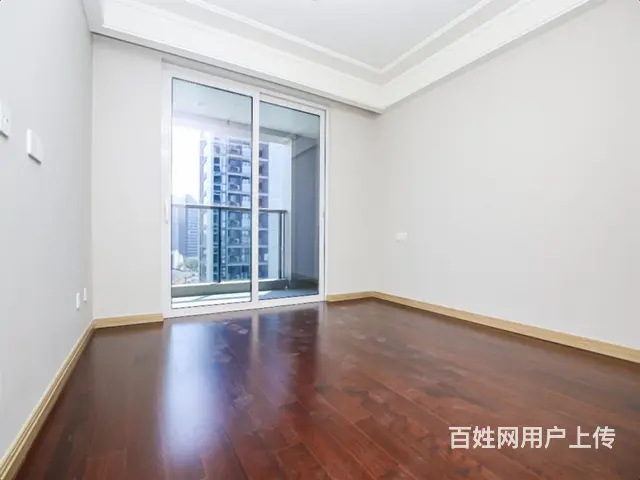 急降价格，低于市场价格，正对泳池景观 ，全明边套，带一车位的 - 图片 2