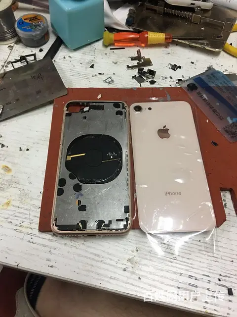 iphone8换后盖玻璃外屏维修iphone8p - 图片 1