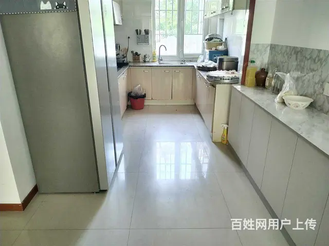 部队大院车库上一楼简单装修 - 图片 1
