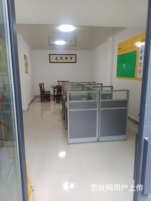 简单装修。办公 室 - 图片 3