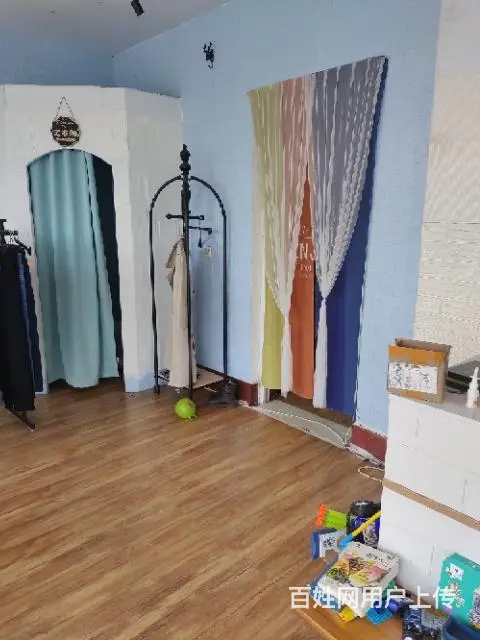 服装店闲置物品出售 - 图片 1