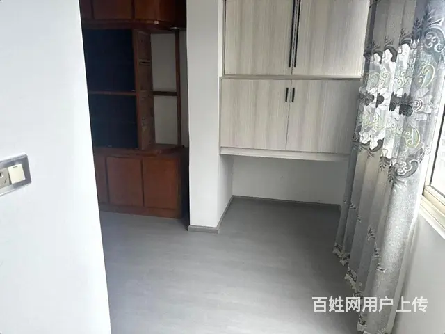 桂花路紧邻四小一中三室便宜卖可停车带煤棚产证齐全市中心 - 图片 4