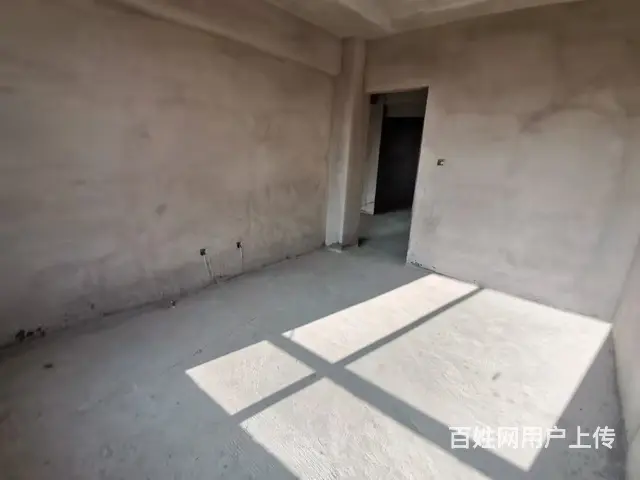 中央公园b区，17楼顶楼带阁楼，楼下114平，三室两厅一卫， - 图片