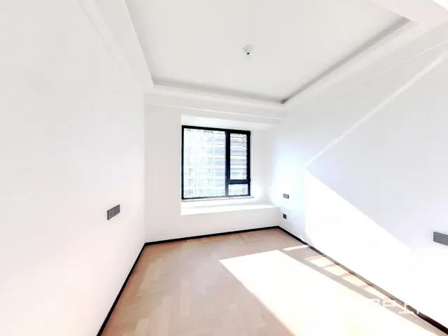 莱山三滩社区，万科翡翠长安，精装三居室， 一天没住 - 图片 2