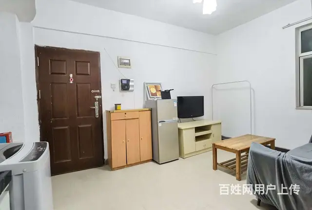 拱北关口都市广场电梯精装一房一厅出租，租价1700。近关口 - 图片 1