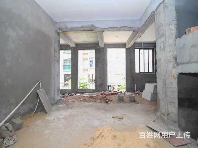港龙上宾道联排别墅毛坯5房 带地下室花园 满两年单价6500 - 图片 3
