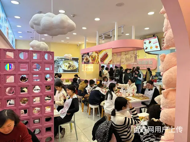位于太阳城商业街营业中品牌螺粉餐饮旺铺整体转让 - 图片 6