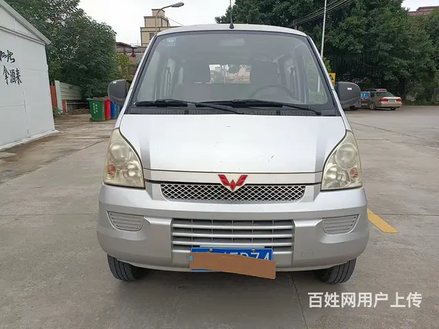 五菱荣光面包车 - 图片 1