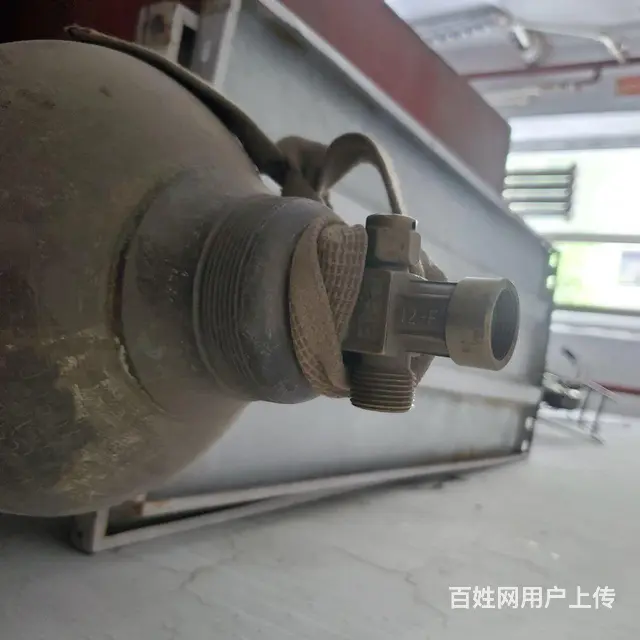 卖氧气  瓶儿 - 图片 1