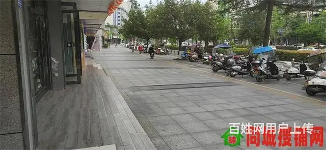 (同城搜铺网）巴人广场40平服装店转让（可空转） - 图片 4