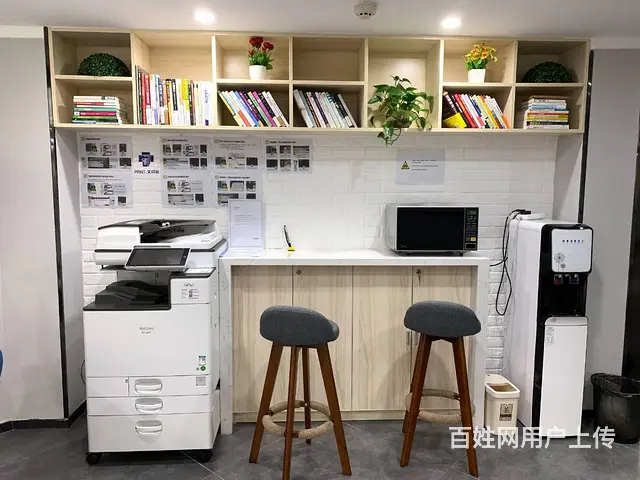 长沙地铁口8至10人办公室，物业直租，24H空调带办公桌椅 - 图片 8