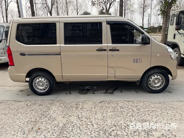 五菱荣光S面包车 - 图片 3