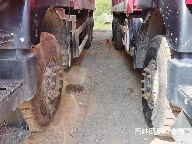 新进场两台后八轮自卸车350马力红岩杰狮5米8货厢 - 图片 3