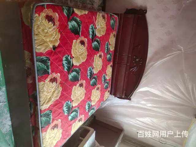 双人实木床 - 图片 1
