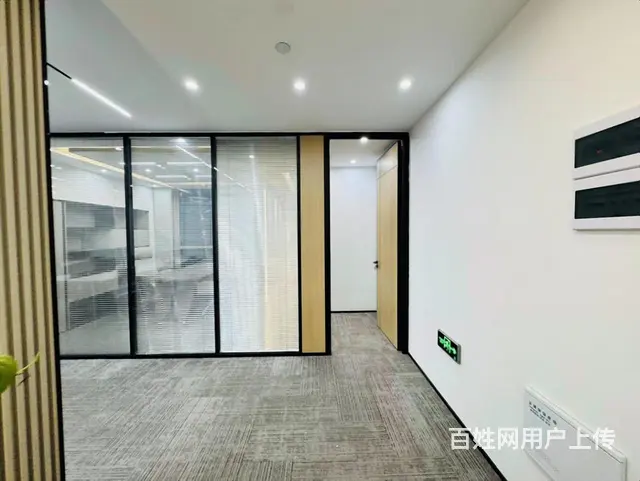 核心商圈里，地铁旁精装办公室出租，带家具3加1格局，可看视频 - 图片 6