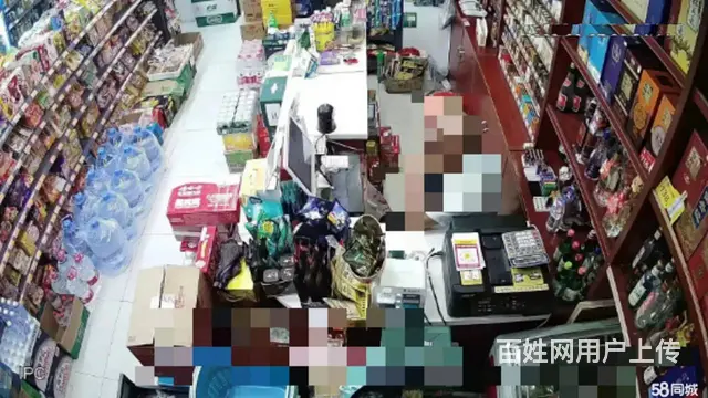 整体转让青山工业大道小区出入口便利店转让费面谈 - 图片 1