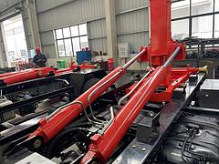 大运蓝牌勾臂车 厂区垃圾转运车车厢可卸式垃圾车