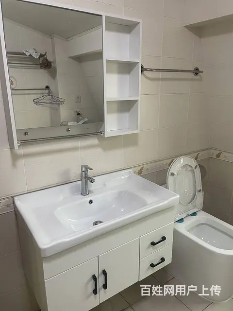 长江花园大房间出租（仅限女生） 普通住宅3厅 精装修 - 图片 3