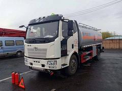 解放加油车-本地全新油罐车厂家直销  质优价廉