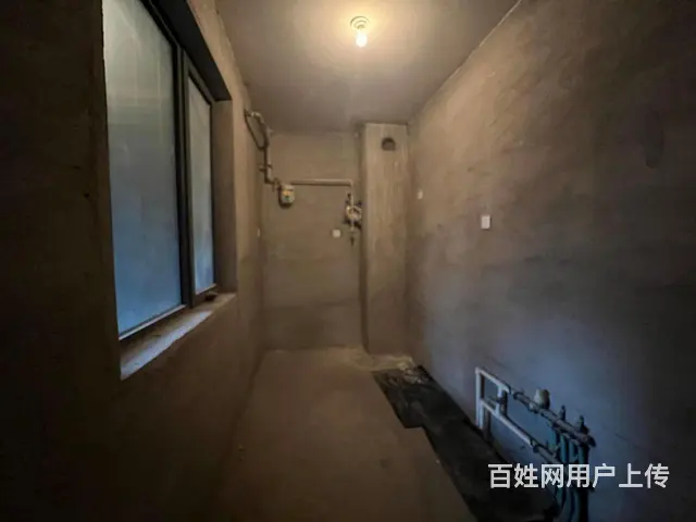 79号院 一层带南院60平 毛坯三室两卫 有证能贷 诚心出售 - 图片 7