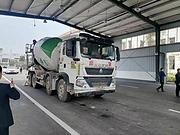 17年轻量化二手豪沃搅拌车 大12方 宏昌天马上装