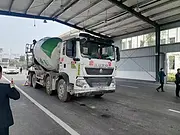 ​17年轻量化二手豪沃搅拌车 大12方 重汽发动机