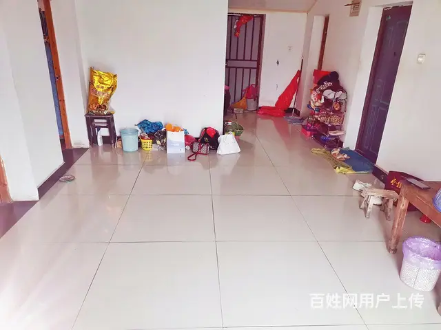 在新加坡城斜对面，无产证，中等装修，前后两个阳台 - 图片 4